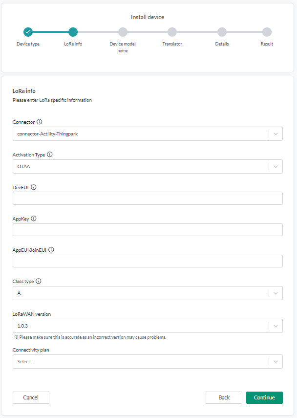 Guiden Install device på steget LoRa info, med förloppsindikatorn ovanför som visar Device type, LoRa info, Device model name, Translator, Details och Result, och fält för connector, aktiveringstyp, DevEUI, AppKey, AppEUI/JoinEUI, klasstyp, LoRaWAN-version och connectivity plan